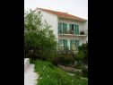 Appartements Vinko - 80 m from beach: A1(4+2), A2(4+2) Okrug Gornji - Île de Ciovo  - maison