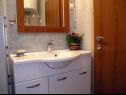 Appartements Aurelius - relaxing with gorgeous view A1 Luce (4+2), A2 Marin(2+2), A3 Maja(4+2), A4 Duje(2+2) Okrug Gornji - Île de Ciovo  - Appartement - A1 Luce (4+2): salle de bain W-C