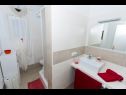 Appartements Duga - beachfront & seaview : A1(4+1), A2(4+1) Okrug Gornji - Île de Ciovo  - Appartement - A2(4+1): salle de bain W-C