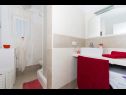 Appartements Duga - beachfront & seaview : A1(4+1), A2(4+1) Okrug Gornji - Île de Ciovo  - Appartement - A2(4+1): salle de bain W-C