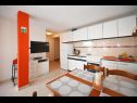 Appartements Mihovilovic - 50 m from beach: A1(4), A2(6+1), A3(4+2), A4(2+1) Slatine - Île de Ciovo  - Appartement - A1(4): cuisine salle à manger