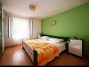 Appartements Mihovilovic - 50 m from beach: A1(4), A2(6+1), A3(4+2), A4(2+1) Slatine - Île de Ciovo  - Appartement - A1(4): chambre &agrave; coucher
