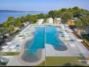 Maisons de vacances Roman - mobile homes with pool: H1 mobile home 1 (4+2), H2 mobile home 2 (4+2), H3 mobile home 3 (4+2), H4 mobile home 4 (4+2), H5 mobile home 5 (4+2) Selce - Riviera de Crikvenica  - Croatie  - maison