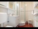 Appartements et chambres Villa Bouganvillea - sea view & garden: A1 Deluxe (2+1), A2 Superior (2+1), A3 Comfort (2+1), A4 Premium (2+1), R1 Deluxe (2), R2 Comfort (2) Mlini - Riviera de Dubrovnik  - Chambre - R2 Comfort (2): salle de bain W-C