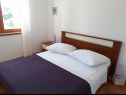 Appartements Dioniza - 150 m from beach: A1(2+2), A2(3), A3(2+2) Jelsa - Île de Hvar  - Appartement - A1(2+2): chambre &agrave; coucher