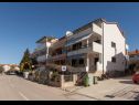 Appartements Berto - 500m to the beach: A1(4+2) Tatjana, A2(2+4) Enzo, SA3(2) Nathan Rovinj - Istrie  - maison