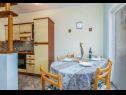 Appartements Zdrave - 500 m from sea: A1 prizemlje(4+2), A2 kat(4+2) Pinezici - Île de Krk  - Appartement - A1 prizemlje(4+2): cuisine salle à manger
