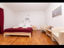 Appartements Juri A1(2+2), A2(2+2) Vrbnik - Île de Krk  - Appartement - A2(2+2): chambre &agrave; coucher