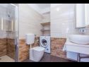 Appartements Kostrena - with pool: A1(5), A2(5) Kostrena - Kvarner  - Appartement - A1(5): salle de bain W-C