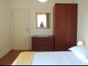 Appartements Smilja - 150 m from pebble beach: A1(2+2), A2(2+1), SA3(2) Baska Voda - Riviera de Makarska  - Appartement - A1(2+2): chambre &agrave; coucher