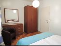 Appartements Smilja - 150 m from pebble beach: A1(2+2), A2(2+1), SA3(2) Baska Voda - Riviera de Makarska  - Appartement - A2(2+1): chambre &agrave; coucher