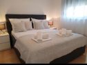Appartements Villa Esse - heated pool & seaview: A1(2+2), A2(4+2), A3(2+2), A4(4+2), A5(2+2) Baska Voda - Riviera de Makarska  - Appartement - A3(2+2): chambre &agrave; coucher