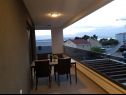 Appartements Villa Esse - heated pool & seaview: A1(2+2), A2(4+2), A3(2+2), A4(4+2), A5(2+2) Baska Voda - Riviera de Makarska  - Appartement - A4(4+2): terrasse couverte