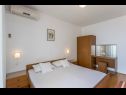 Appartements et chambres Vedra - free parking and close to the beach A1 (2+1), SA2 - B(2+1), C3 (2), D4 (2+1), E5 (2+1) Baska Voda - Riviera de Makarska  - Appartement - C3 (2): chambre &agrave; coucher