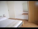 Appartements Josip II - 150 m from beach with free parking: SA4(2+1), SA5(3), A6(4) Baska Voda - Riviera de Makarska  - Appartement - A6(4): chambre &agrave; coucher