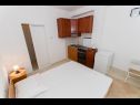 Appartements Miljko - 80 m from beach: A1(6), SA2(2), A10(4+1), A11(2+2) Brela - Riviera de Makarska  - Studio appartement - SA2(2): chambre &agrave; coucher
