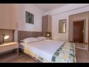 Appartements Ruze - 200 m from sea : A1(6+1), A2(8+1) Brela - Riviera de Makarska  - Appartement - A1(6+1): chambre &agrave; coucher