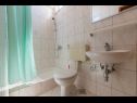 Appartements Ruze - 200 m from sea : A1(6+1), A2(8+1) Brela - Riviera de Makarska  - Appartement - A2(8+1): salle de bain W-C