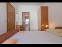 Appartements Ruze - 200 m from sea : A1(6+1), A2(8+1) Brela - Riviera de Makarska  - Appartement - A2(8+1): chambre &agrave; coucher