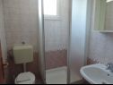  Maza - with seaview & parking: R1(2+1), R2(2) Brela - Riviera de Makarska  - Chambre - R1(2+1): salle de bain W-C