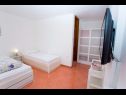 Appartements et chambres Hope - 30m to the sea & seaview: R1(3), R3(3), A2(3), A4(4) Brela - Riviera de Makarska  - Appartement - A2(3): chambre &agrave; coucher