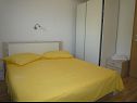 Appartements Kate - 20m from the beach: A1(2+2), A2(2+2) Brist - Riviera de Makarska  - Appartement - A2(2+2): chambre &agrave; coucher