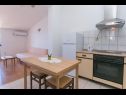 Appartements Gordan - apartments by the sea: A1(3+1), A2(3+1), A3(2) Brist - Riviera de Makarska  - Appartement - A1(3+1): cuisine salle à manger