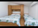 Appartements Gordan - apartments by the sea: A1(3+1), A2(3+1), A3(2) Brist - Riviera de Makarska  - Appartement - A2(3+1): chambre &agrave; coucher