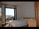 Appartements Jozo - 150 m from pebble beach: A1(2), A2(2), A3(2), A4(4), A5(4) Gradac - Riviera de Makarska  - Appartement - A3(2): chambre &agrave; coucher