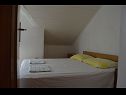 Appartements Jozo - 150 m from pebble beach: A1(2), A2(2), A3(2), A4(4), A5(4) Gradac - Riviera de Makarska  - Appartement - A5(4): chambre &agrave; coucher