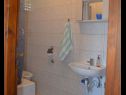 Appartements Jozo - 150 m from pebble beach: A1(2), A2(2), A3(2), A4(4), A5(4) Gradac - Riviera de Makarska  - Appartement - A3(2): salle de bain W-C