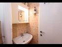 Appartements Goge - 90 m from the beach: A1(4), SA2(2) Gradac - Riviera de Makarska  - Appartement - A1(4): salle de bains
