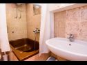 Appartements Goge - 90 m from the beach: A1(4), SA2(2) Gradac - Riviera de Makarska  - Appartement - A1(4): salle de bains