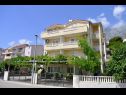 Appartements Ivi - big parking and courtyard SA2(3), SA4(2+1), SA3(2+1), SA5(2+1), SA6(2+1) Makarska - Riviera de Makarska  - maison