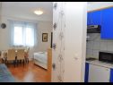 Appartements Ivi - big parking and courtyard SA2(3), SA4(2+1), SA3(2+1), SA5(2+1), SA6(2+1) Makarska - Riviera de Makarska  - Studio appartement - SA4(2+1): cuisine salle à manger