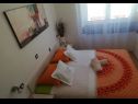 Appartements JoviZ - 20m from the sea A1(3+1) Makarska - Riviera de Makarska  - Appartement - A1(3+1): chambre &agrave; coucher