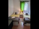 Appartements Viki - seaview & garden terrace: A1(6) Makarska - Riviera de Makarska  - Appartement - A1(6): chambre &agrave; coucher