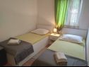 Appartements Viki - seaview & garden terrace: A1(6) Makarska - Riviera de Makarska  - Appartement - A1(6): chambre &agrave; coucher