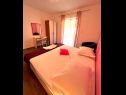Appartements Bogomir - 80 m from beach: A1(4+1) Podgora - Riviera de Makarska  - Appartement - A1(4+1): chambre &agrave; coucher