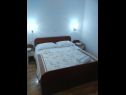 Appartements et chambres Happiness - 70m to the beach: A2(4), SA3(2), R4(2), R5(2), R6(2), R7(2) Tucepi - Riviera de Makarska  - Appartement - A2(4): chambre &agrave; coucher