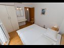 Appartements Cobra - excellent location: A1(2+2), SA2(2+1), A4(4+2) Tucepi - Riviera de Makarska  - Appartement - A1(2+2): chambre &agrave; coucher