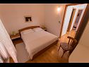Appartements Cobra - excellent location: A1(2+2), SA2(2+1), A4(4+2) Tucepi - Riviera de Makarska  - Appartement - A4(4+2): chambre &agrave; coucher