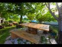 Maisons de vacances Tonci - comfortable & surrounded by nature: H(8+2) Tucepi - Riviera de Makarska  - Croatie  - jardin