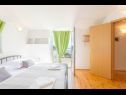 Maisons de vacances Tonci - comfortable & surrounded by nature: H(8+2) Tucepi - Riviera de Makarska  - Croatie  - H(8+2): chambre &agrave; coucher