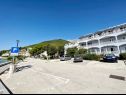 Appartements Tomo - 10 m from beach: A1(2+2), SA2(2) Zaostrog - Riviera de Makarska  - stationnement