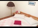 Appartements et chambres Tomo 1 - at the beach: A4(2+2), RA1(2), RA2(2), RA3(2) Zaostrog - Riviera de Makarska  - Appartement - A4(2+2): chambre &agrave; coucher