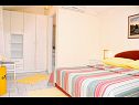 Appartements et chambres Gojko - 50 m from the beach: A1(9), A2(6), A3(2), A4(2+1), R3(2), R4(3) Zivogosce - Riviera de Makarska  - Appartement - A3(2): chambre &agrave; coucher