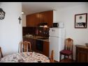 Appartements Ema - 30m from the sea A1(4), A2(2+1), A3(5) Murter - Île de Murter  - Appartement - A1(4): cuisine salle à manger