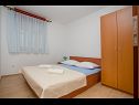 Appartements Petar - free parking A1(3+1), A2(5) Dugi Rat - Riviera de Omis  - Appartement - A2(5): chambre &agrave; coucher