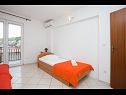 Appartements Petar - free parking A1(3+1), A2(5) Dugi Rat - Riviera de Omis  - Appartement - A2(5): chambre &agrave; coucher